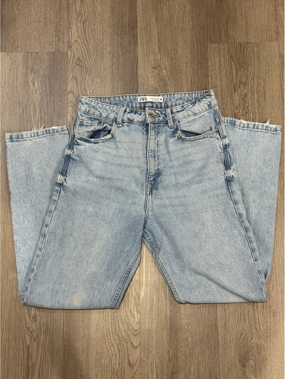 Zara Light Wash High Rise Straight Leg Jeans Women's 6 Raw Hem 90s Style